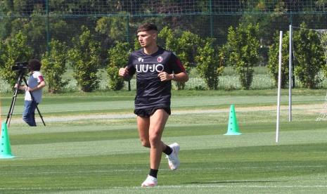 Pemain klub Bologna yang berlaga di Serie A, Nicolas Martin Dominguez, berlatih individual di markas latihan klub di Casteldebole, Bologna pada Selasa (5/5).