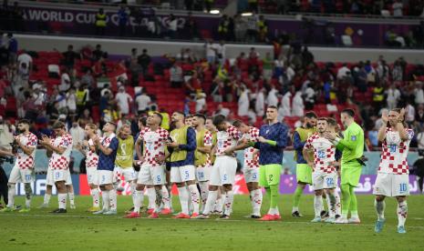 Pemain Kroasia melakukan selebrasi usai menjuarai pertandingan sepak bola grup F Piala Dunia antara Kroasia dan Belgia di Stadion Ahmad Bin Ali di Al Rayyan, Qatar, Kamis, 1 Desember 2022. Kroasia mengalahkan Belgia 1-0. 