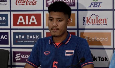 Pemain lini pertahanan U-22 Thailand Songchai Thongcham.