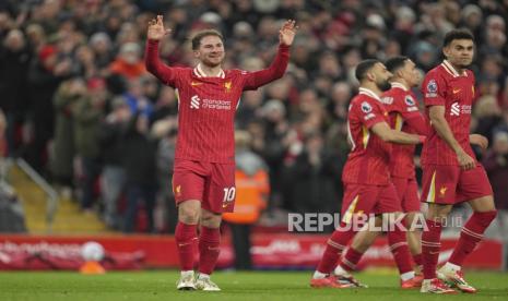 Pemain Liverpool Alexis Mac Allister merayakan gol kedua timnya dalam pertandingan sepak bola Liga Primer Inggris antara Liverpool dan Newcastle United di Anfield, Liverpool, Kamis, 27 Februari 2025 dini hari WIB. 