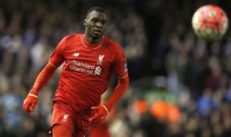 Pemain Liverpool Christian Benteke saat pertandingan melawan West Ham, Ahad (31/1), di Stadion Anfield.