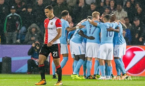 Pemain Manchester City merayakan gol pada  pertandingan UEFA Champion League melawan Feyenoord di Rotterdam 