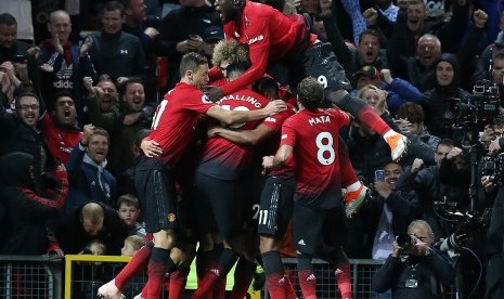 Pemain Manchester United melakukan selebrasi.