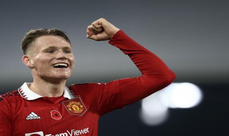 Gelandang Manchester United (MU) Scott McTominay berselebrasi setelah mencetak gol ke gawang lawan.