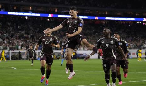 Pemain Meksiko Gerardo Arteaga merayakan gol pembuka timnya saat melawan Jamaika dalam pertandingan Grup B Copa America 2024 di Houston, AS, Ahad (23/6/2024) pagi WIB.