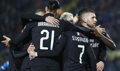 Pemain Milan merayakan gol saat mengalahkan Brescia 1-0.