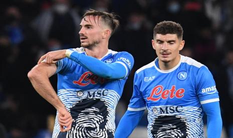 Pemain Napoli Fabian Ruiz (kiri)