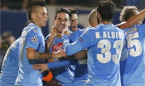 Pemain Napoli, Jose Callejon (tengah), melakukan selebrasi bersama rekan setim usai menjebol gawang lawan. (ilustrasi) 