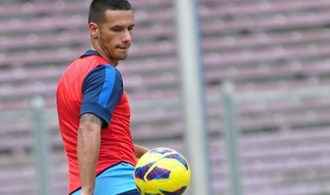 Pemain naturalisasi asal Belanda, Raphael Guilermo Maitimo mengikuti sesi latihan Timnas yang dipersiapkan dalam kejuaraan AFF Suzuki Cup 2012 di Stadion Gelora Bung Karno, Jakarta, Kamis (8/11).