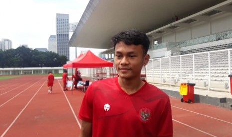 Pemain Persebaya Surabaya, Koko Ari Araya saat mengikuti pemusatan latihan (TC) Timnas senior Indonesia di Stadion Madya, Jakarta, Selasa (18/2).