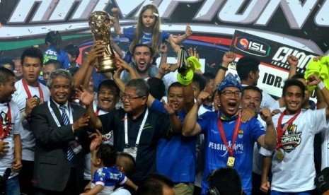 Pemain Persib Bandung merayakan juara.