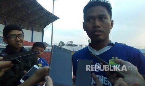 Pemain Persib Bandung, Tony Sucipto di SPOrT Jabar, Bandung, Senin (14/5). 