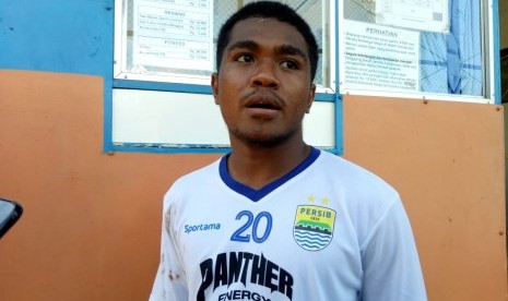 Pemain Persib Billy Keraf kembali bergabung latihan rutin usai dicoret darii timnas U-23. 