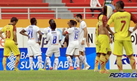 Pemain PERSIB merayakan gol ke gawang SFC