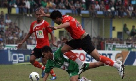 Pemain Persija Jakarta Fabiano Beltrame (kanan) ilustrasi. 