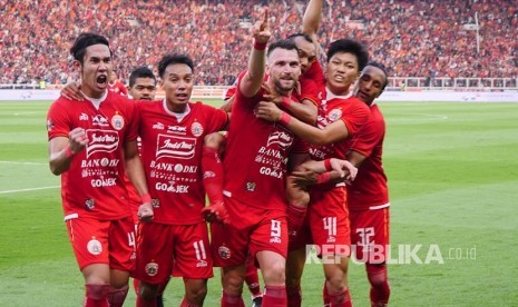 Pemain Persija Jakarta Marko Simic melakukan selebrasi usai mencetak gol ke gawang Persib Bandung pada pertandingan Liga 1 2019 di Stadion Utama Gelora Bung Karno (GBK) Senayan, Jakarta, Rabu (10/7/2019).