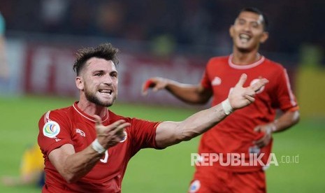 Pemain Persija Jakarta Marko Simic meluapkan kegembiraan usai mencetak gol ke gawang Tampines Rovers pada laga kedua Grup H Piala AFC di Stadion Utama Gelora Bung Karno, Jakarta, Rabu (28/2). Persija berhasil menang dengan skor 4-1. 