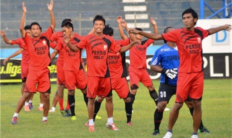 Pemain Persis Solo menggelar latihan di Stadion Wilis Kota, Madiun, Jawa Timur, jelang laga Divisi Utama Liga Indonesia musim lalu. 