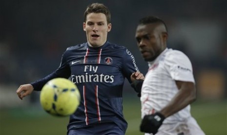 Pemain PSG, Kevin Gameiro (kiri).