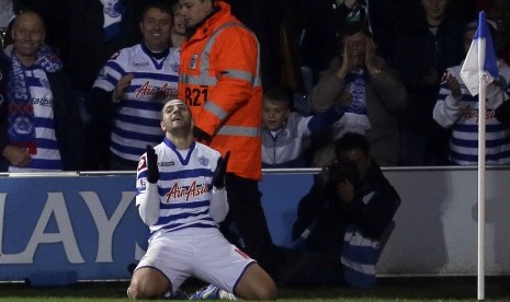  Pemain Queens Park Rangers, Adel Taarabt, melakukan selebrasi usai menjebol gawang Fulham dalam laga Liga Inggris di Rangers Loftus Road, London, Inggris. 