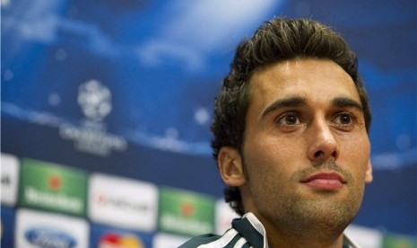 Pemain Real Madrid, Alvaro Arbelo, berbicara dalam jumpa pers jelang laga Liga Champions lawan Ajax Amsterdam di Stadion Amsterdam Arena pada Selasa (2/10). 