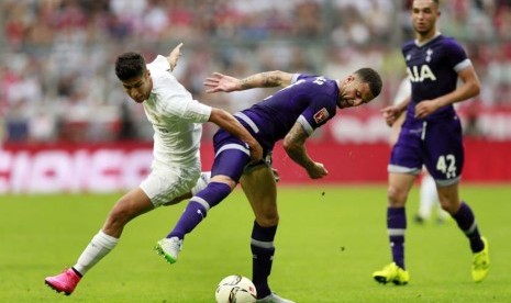 Pemain Real Madrid, Asensio Willemsen Marco (kiri), melakoni debut saat menghadapi Tottenham Hotspur di laga semifinal Piala Audi di Allianz Arena, Muenchen, Selasa (5/8). 