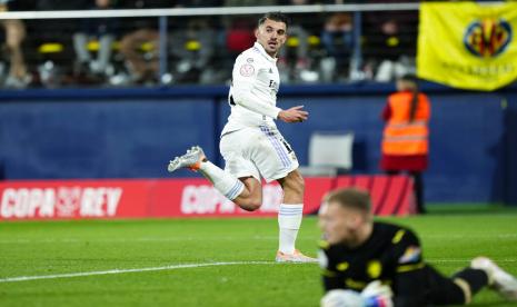 Pemain Real Madrid Dani Ceballos mencetak gol kemenangan timnya 3-2 atas Villarreal di Copa del Rey.