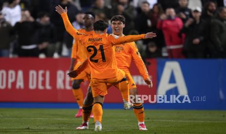 Pemain Real Madrid Gonzalo Garcia, kanan, merayakan gol bersama rekan setimnya Brahim Diaz dalam pertandingan perempat final Copa del Rey antara CD Leganes dan Real Madrid di Stadion Butarque, Leganes, Kamis (6/2/2025) dini hari WIB.