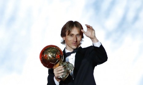 Pemain Real Madrid Luka Modric terpilih sebagai pemain terbaik Ballon d'Or