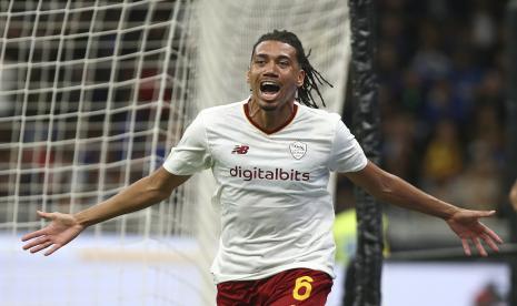 Bek tengah AS Roma Chris Smalling