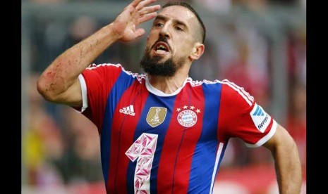 Pemain sayap Bayern Muenchen, Franck Ribery, melakukan selebrasi usai menggetarkan gawang VfB Stuttgart dalam laga Bundesliga Jerman di Muenchen pada Sabtu (13/9). 