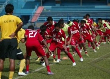 Pemain Semen Padang saat latihan jelang laga jamu Arema Indonesia. Semen Padang menang 2-0.