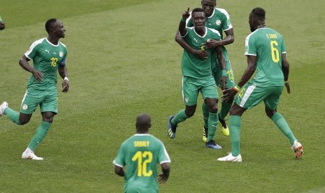 Pemain Senegal merayakan gol ke gawang Polandia di penyisihan grup H Piala Dunia 2018