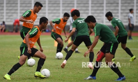 Pemain sepak bola Timnas Indonesia U-22 mengikuti pemusatan latihan di Stadin Madya, Kompleks GBK, Jakarta, Senin (28/1/2019).