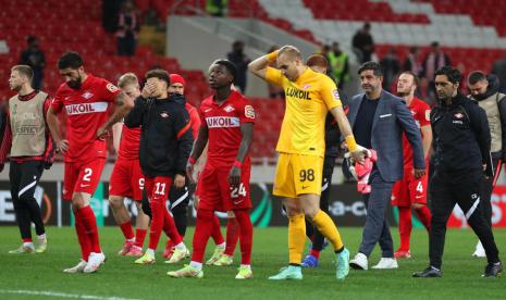 Pemain Spartak Moskow tampak kecewa usai menelan kekalahan 0-1 dari menjamu Legia Warsawa di laga perdana Grup C Liga Europa di Stadion Spartak, Moskow, Rusia, pada 15 September 2021.