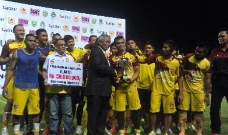 Pemain Sriwijaya FC usai laga Gubernur Sumsel Cup di Stadion Gelora Sriwijaya Jakabaring, Palembang, Sabtu (21/3) malam.