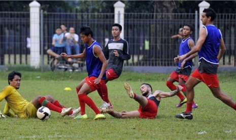  Pemain tim Liga Selection berlatih jelang laga persahabatan melawan Inter Milan di Jakarta pada Selasa (22/5). 