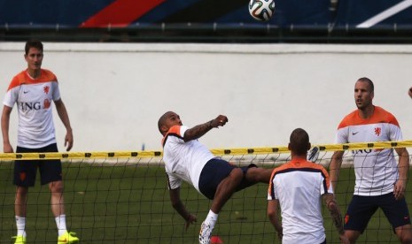 Pemain Timnas Belanda menggelar sesi latihan jelang perhelatan Piala Dunia 2014 di Rio de Janeiro, Brasil, Jumat (6/6). 