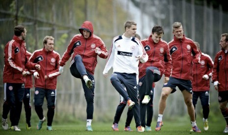 Para pemain timnas Denmark dalam sebuah sesi latihan.