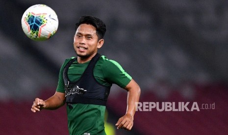 Pemain Timnas Indonesia Andik Vermansyah berlatih di Stadion Utama Gelora Bung Karno, Jakarta, Ahad (1/9/2019). 