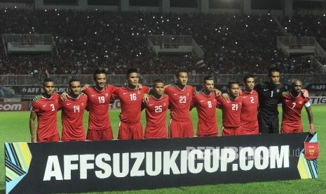 Pemain timnas Indonesia berfoto bersama sebelum laga final piala AFF 2016 di stadion Pakansari, Cibinong, Bogor, Rabu (15/12).