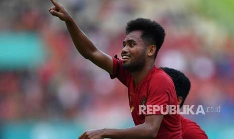 Pemain Timnas Indonesia U19 Saddil Ramdani melakukan selebrasi usai mencetak gol ke gawang Timnas Arab Saudi U19 dalam pertandingan persahabatan di Stadion Wibawa Mukti, Cikarang Timur, Kabupaten Bekasi, Jawa Barat, Rabu (10/10). 