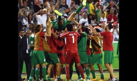 Pemain Timnas Irak melakukan selebrasi usai memastikan diri lolos ke semifinal Piala Asia 2015. 