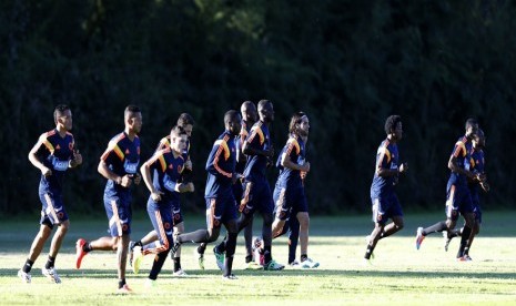 Pemain Timnas Kolombia melakukan pemanasan saat menggelar sesi latihan di Buenos Aires, Argentina, 28 Mei. 