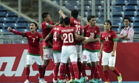 Pemain Timnas merayakan gol Andik Vermansyah ke gawang Singapura di Stadion Bukit Jalil Malaysia