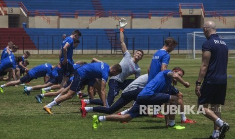 [Ilustrasi] Timnas sepak bola Islandia ketika melakukan latihan di Stadion Sultan Agung, Bantul, DI Yogyakarta, pada 2018. Stadion Sultan Agung di Kabupaten Bantul, Daerah Istimewa Yogyakarta, telah dipersiapkan sebagai venue pendukung pelaksanaan Piala Dunia U-20 pada 2021.