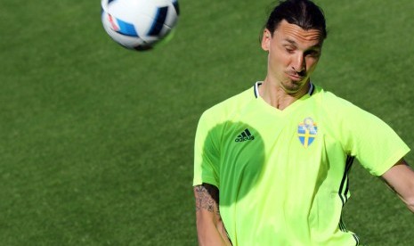  Zlatan Ibrahimovic saat berlatih dengan timnas Swedia. 