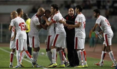 Pemain timnas Tunisia melakukan selebrasi usai menjebol gawang Sierra Leone di laga kualifikasi Piala Dunia 2014 Zona Afrika pada Sabtu (23/3). 