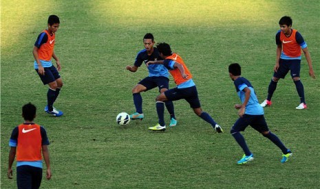 Pemain Timnas U-19 Indonesia melakukan sesi latihan. (ilustrasi)