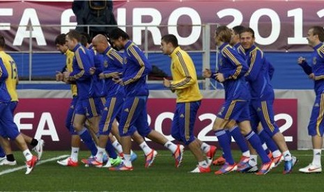 Pemain timnas Ukraina menggelar latiihan di Stadion Dynamo, Kiev, Kamis (7/6), jelang laga Piala Eropa 2012. 